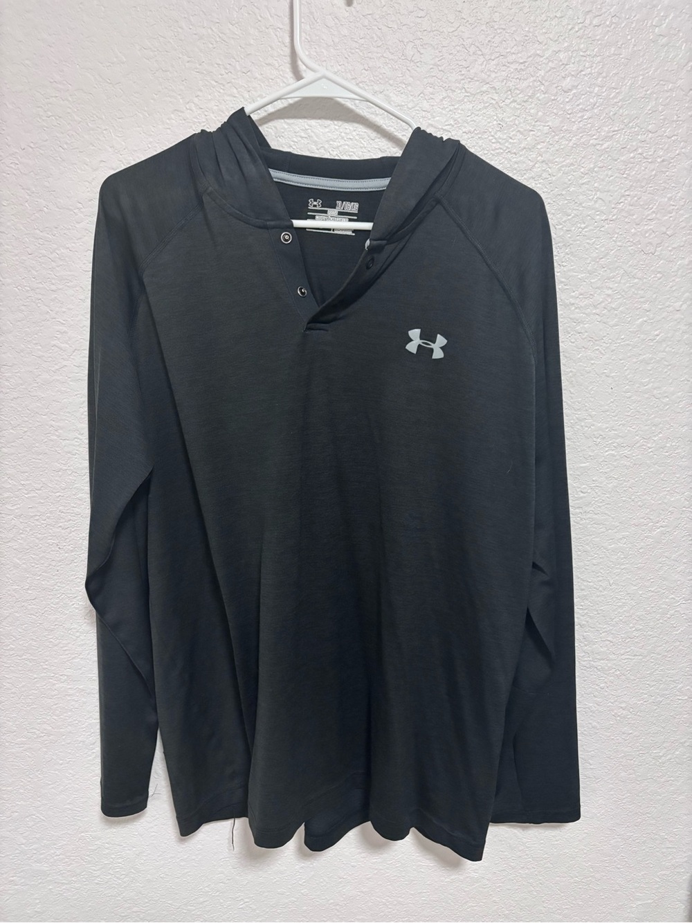 Under Armour Black Pullover Hooded Long Sleeve Shirt